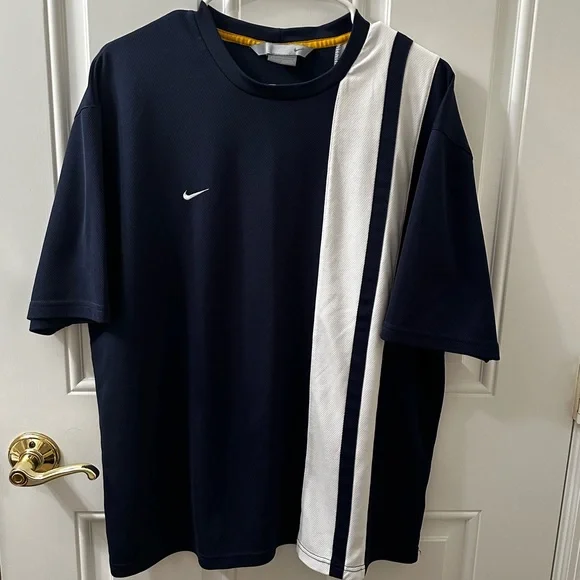 Vintage 💎 Y2K Nike t-shirt - Picture 1 of 5